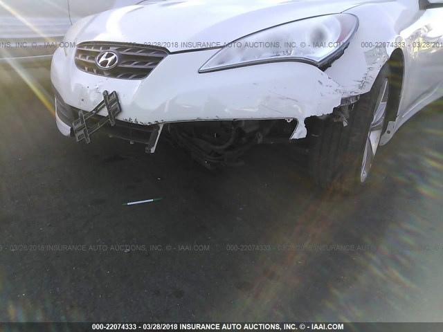 KMHHU6KH1AU038064 - 2010 HYUNDAI GENESIS COUPE 3.8L WHITE photo 6