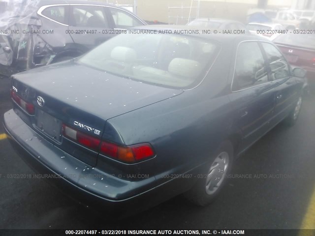 JT2BG22K1W0230727 - 1998 TOYOTA CAMRY CE/LE/XLE GREEN photo 4