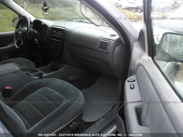 1FMZU73E52UA19128 - 2002 FORD EXPLORER XLT SILVER photo 5