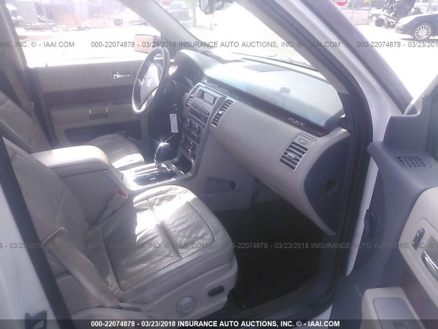 2FMEK63C29BB08250 - 2009 FORD FLEX LIMITED WHITE photo 5