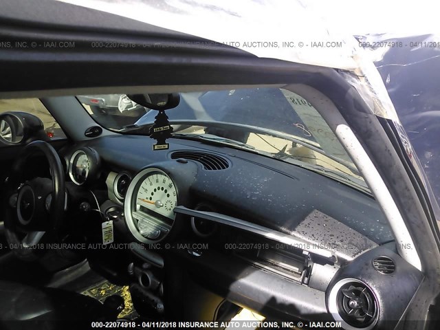 WMWMM3C51ATZ33403 - 2010 MINI COOPER S CLUBMAN BLACK photo 5