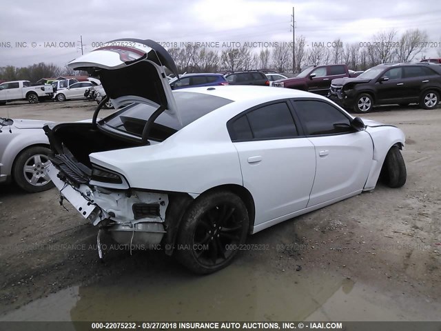 2C3CDXBG6JH121489 - 2018 DODGE CHARGER SXT WHITE photo 4