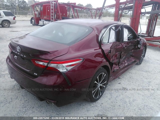 4T1B11HKXJU557389 - 2018 TOYOTA CAMRY L/LE/XLE/SE/XSE RED photo 4