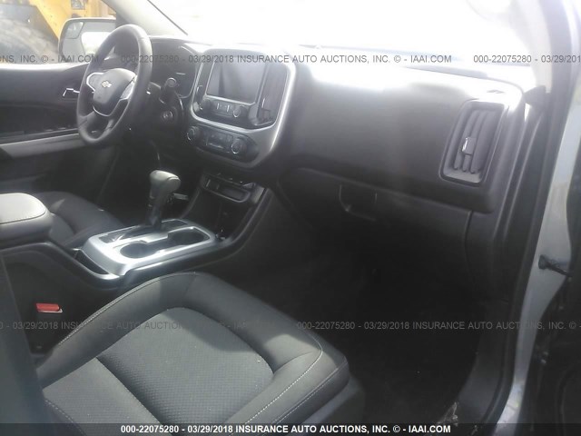 1GCGTCEN7J1160691 - 2018 CHEVROLET COLORADO LT GRAY photo 5