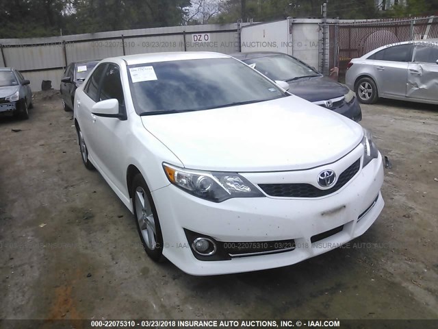 4T1BF1FK1EU843495 - 2014 TOYOTA CAMRY L/SE/LE/XLE 白色 照片 1