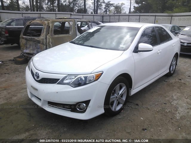 4T1BF1FK1EU843495 - 2014 TOYOTA CAMRY L/SE/LE/XLE 白色 照片 2