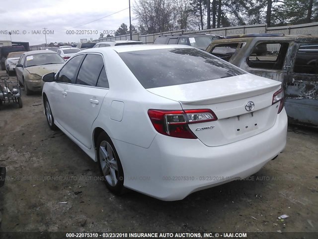4T1BF1FK1EU843495 - 2014 TOYOTA CAMRY L/SE/LE/XLE 白色 照片 3
