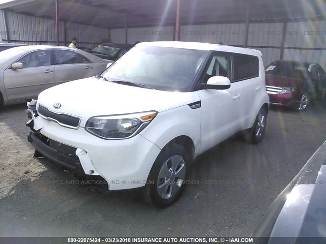 KNDJN2A29G7257449 - 2016 KIA SOUL WHITE photo 2