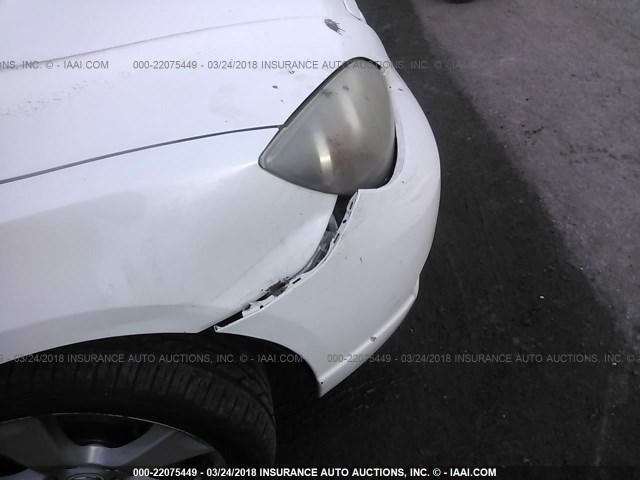 JM1BK144861433770 - 2006 MAZDA 3 HATCHBACK WHITE photo 6