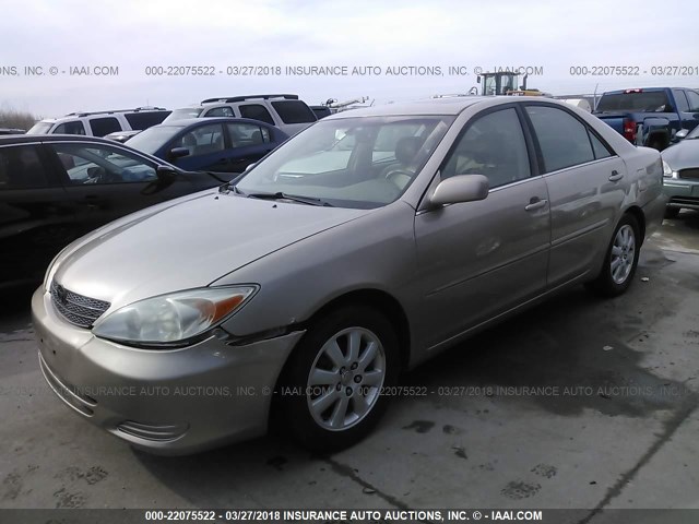 4T1BE32K42U638737 - 2002 TOYOTA CAMRY LE/XLE/SE ოქროსფერი ფოტო 2