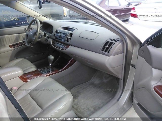 4T1BE32K42U638737 - 2002 TOYOTA CAMRY LE/XLE/SE ოქროსფერი ფოტო 5