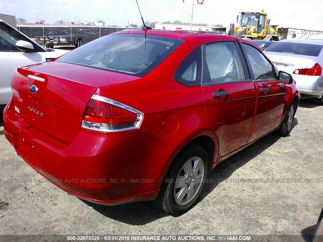 1FAHP34N48W233691 - 2008 FORD FOCUS S/SE RED photo 4