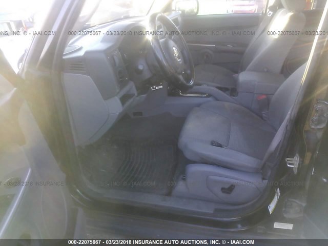 1J8HG48N96C212322 - 2006 JEEP COMMANDER BLACK photo 5