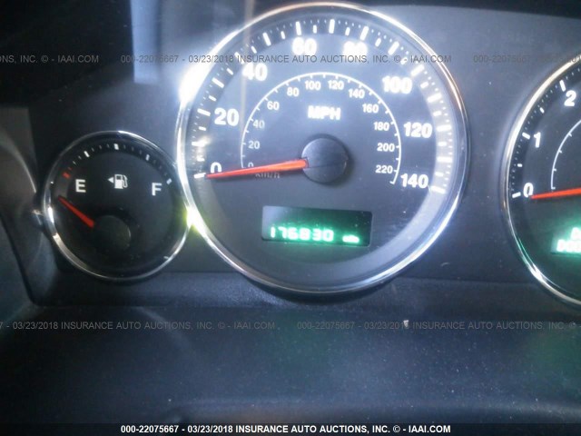 1J8HG48N96C212322 - 2006 JEEP COMMANDER BLACK photo 7