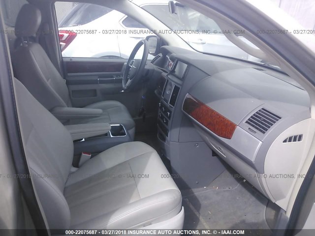 2A8HR54189R525070 - 2009 CHRYSLER TOWN & COUNTRY TOURING BEIGE photo 5