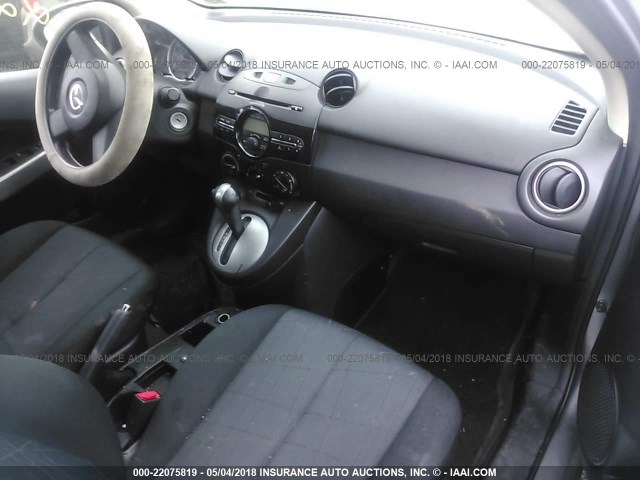 JM1DE1KY4E0178321 - 2014 MAZDA MAZDA2 SPORT SILVER photo 5