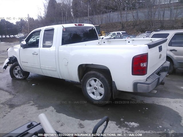 1GCRKSE30BZ138846 - 2011 CHEVROLET SILVERADO K1500 LT WHITE photo 3