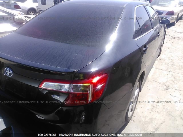 4T1BF1FK6DU281737 - 2013 TOYOTA CAMRY L/SE/LE/XLE BLACK photo 4