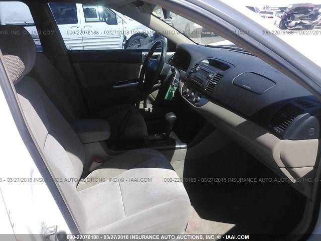 4T1BE32KX5U025669 - 2005 TOYOTA CAMRY LE/XLE/SE 白色 照片 5
