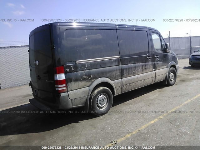 WD3PE7DC9F5998264 - 2015 MERCEDES-BENZ SPRINTER 2500 BLACK photo 4