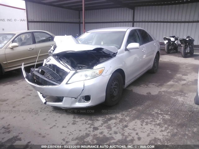 4T1BF3EK9BU123239 - 2011 TOYOTA CAMRY SE/LE/XLE GRAY photo 2