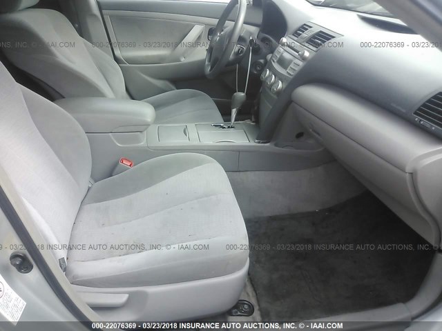 4T1BF3EK9BU123239 - 2011 TOYOTA CAMRY SE/LE/XLE GRAY photo 5