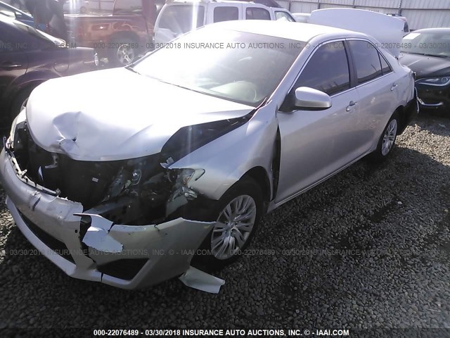 4T1BF1FK6CU015472 - 2012 TOYOTA CAMRY SE/LE/XLE SILVER photo 2