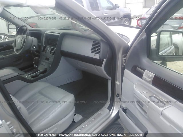 5LMEU68H25ZJ18263 - 2005 LINCOLN AVIATOR SILVER photo 5