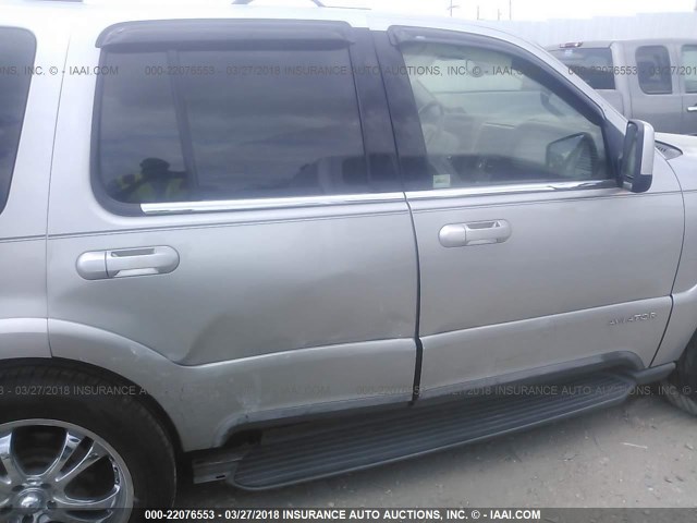 5LMEU68H25ZJ18263 - 2005 LINCOLN AVIATOR 银色 照片 6