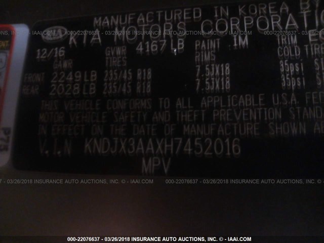 KNDJX3AAXH7452016 - 2017 KIA SOUL ! GRAY photo 9