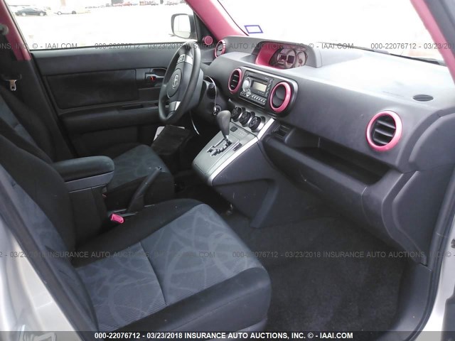 JTLZE4FE9B1128354 - 2011 TOYOTA SCION XB SILVER photo 5