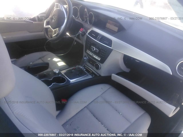 WDDGF4HB9DA854260 - 2013 MERCEDES-BENZ C 250 SILVER photo 5