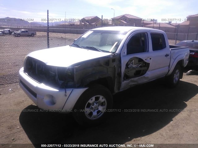 3TMJU4GN0BM119989 - 2011 TOYOTA TACOMA DOUBLE CAB PRERUNNER SILVER photo 2