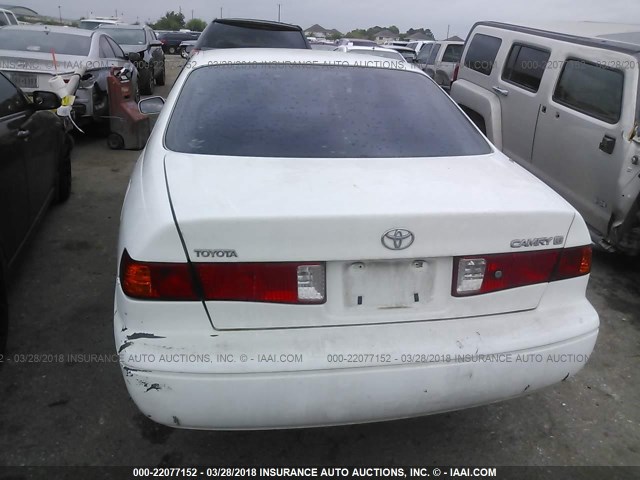 JT2BG28K4Y0489562 - 2000 TOYOTA CAMRY LE/XLE WHITE photo 6