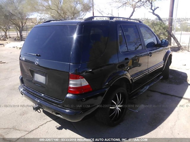 4JGAB54E0WA020880 - 1998 MERCEDES-BENZ ML 320 BLACK photo 4