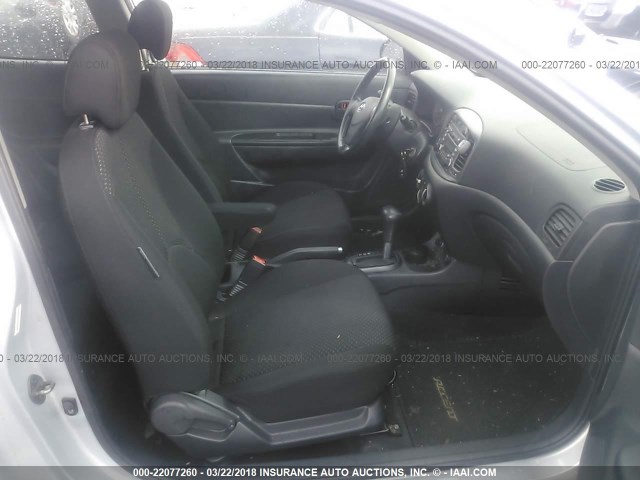 KMHCN36C47U034166 - 2007 HYUNDAI ACCENT SE SILVER photo 5