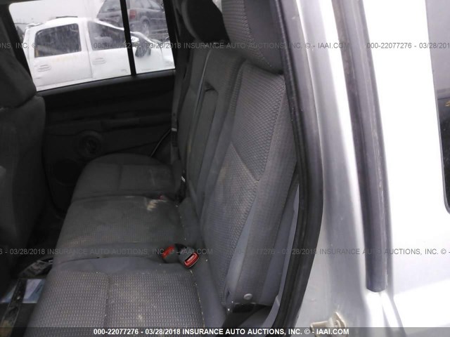 1J8HG48K06C273841 - 2006 JEEP COMMANDER SILVER photo 8
