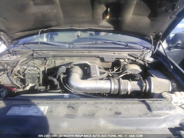 1FMRU1560YLC22798 - 2000 FORD EXPEDITION XLT შავი ფოტო 10