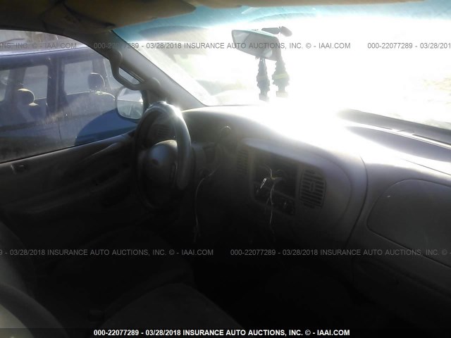 1FMRU1560YLC22798 - 2000 FORD EXPEDITION XLT შავი ფოტო 5