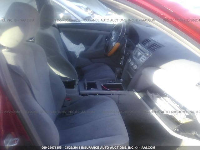 4T1BF3EK5BU643745 - 2011 TOYOTA CAMRY SE/LE/XLE Красный фото 5