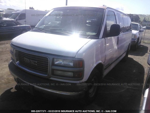 1GTEG15M421158602 - 2002 GMC SAVANA G1500 WHITE photo 2