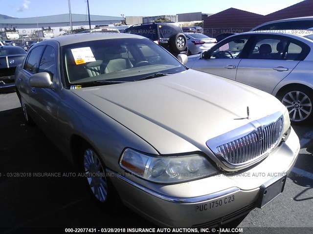 1LNHM81W54Y608060 - 2004 LINCOLN TOWN CAR EXECUTIVE/SIGNATURE ოქროსფერი ფოტო 1