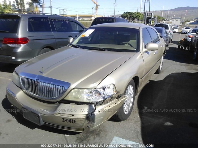 1LNHM81W54Y608060 - 2004 LINCOLN TOWN CAR EXECUTIVE/SIGNATURE ოქროსფერი ფოტო 2