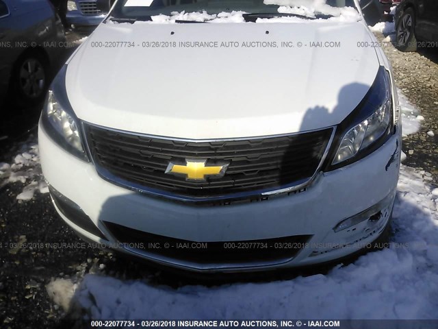 1GNKRFED5GJ175465 - 2016 CHEVROLET TRAVERSE LS WHITE photo 6