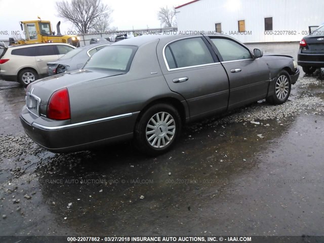 1LNHM83W44Y659904 - 2004 LINCOLN TOWN CAR ULTIMATE GRAY photo 4