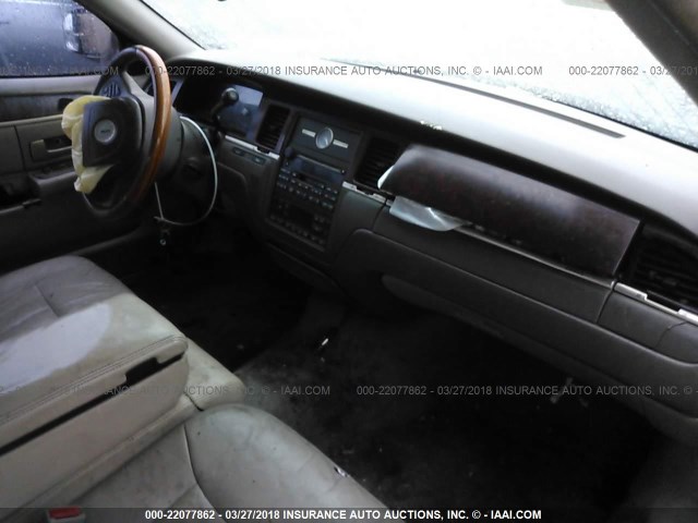 1LNHM83W44Y659904 - 2004 LINCOLN TOWN CAR ULTIMATE GRAY photo 5