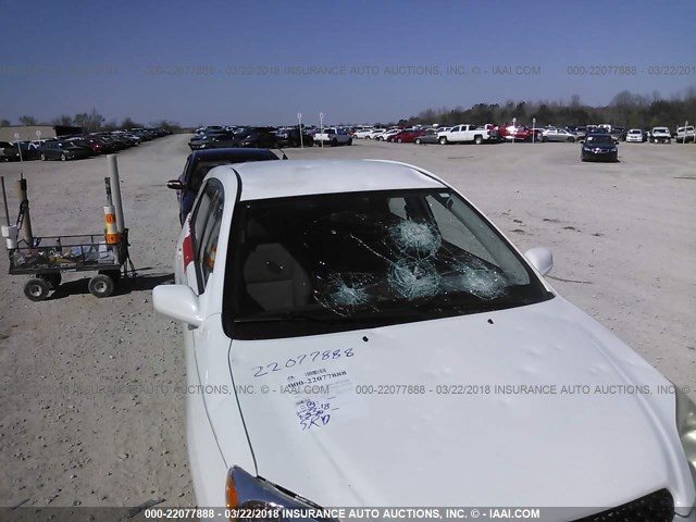 2T1KR32E43C053125 - 2003 TOYOTA COROLLA MATRIX XR WHITE photo 6