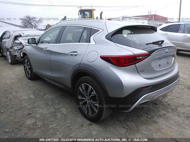 SJKCH5CR5HA023807 - 2017 INFINITI QX30 LUXURY/PREMIUM/SPORT SILVER photo 3