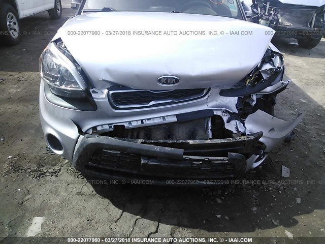 KNDJT2A50C7415915 - 2012 KIA SOUL SILVER photo 6