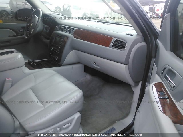 1GNFC13068R276877 - 2008 CHEVROLET TAHOE C1500 GRAY photo 5